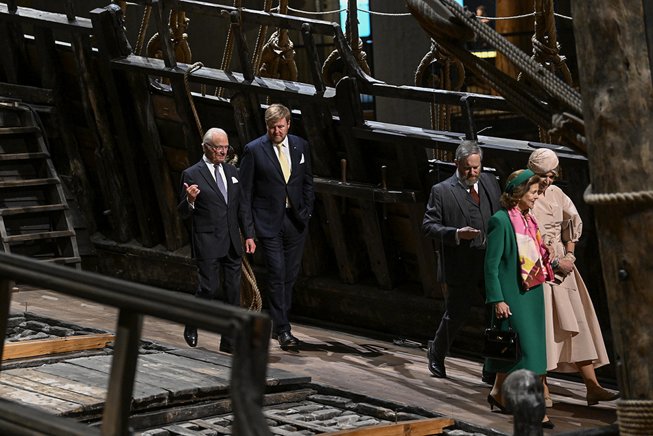 The Kings and Queens during their tour of the Vasa Museum. 