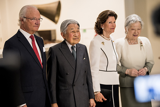 I möte med Kejsaren och Kejsarinnan av Japan den 23 april 2018 under Kungaparets officiella besök till landet. 