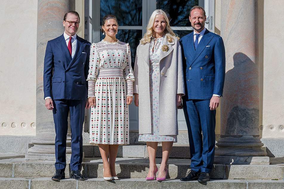 Kronprinsessparet tog emot det norska Kronprinsparet på Haga slott.