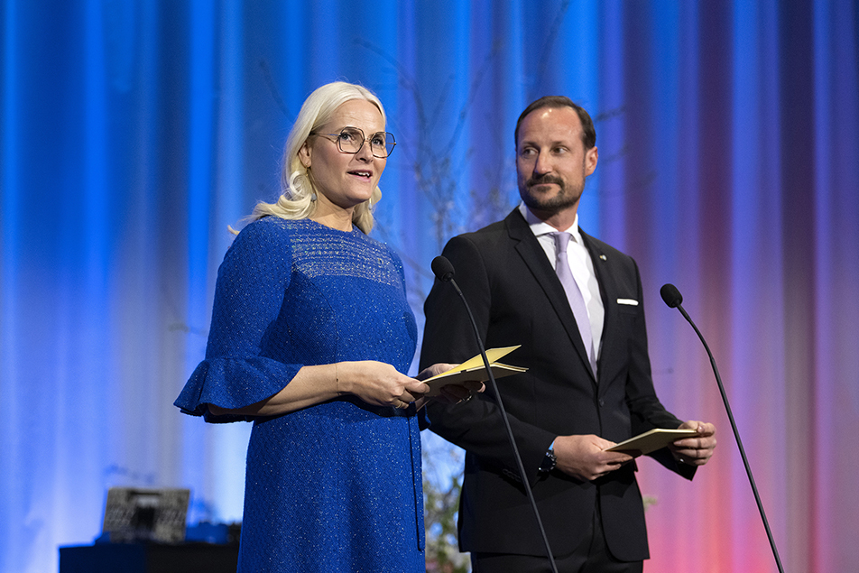 Hosts Crown Prince Haakon and Crown Princess Mette-Marit welcome the guests to Norra Latin. 