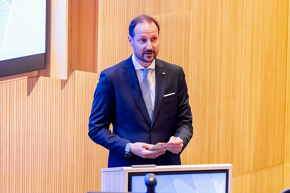 Kronprins Haakon höll tal vid symposiet.