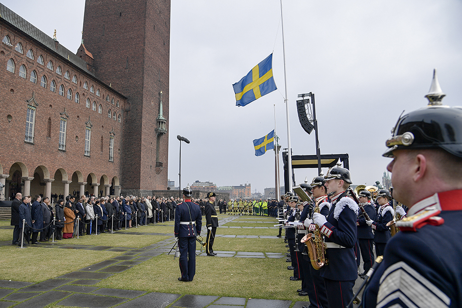 Arméns musikkår medverkade vid ceremonin i Stadshusparken för de drabbade vid attacken 7 april.
