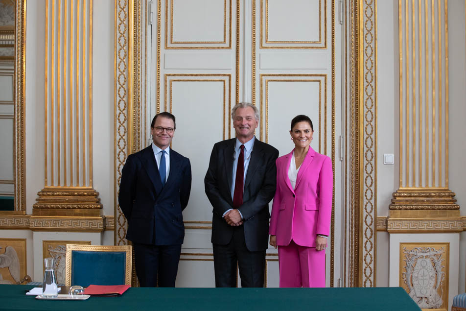 Kronprinsessparet tillsammans med Axel Wernhoff, ambassadör och chef vid Sveriges delegation vid Nato i Bryssel.