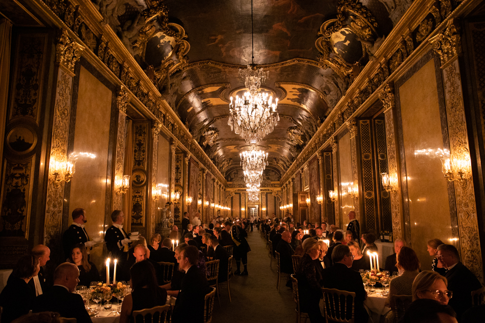 Middagsgäster i Karl XI:s galleri.