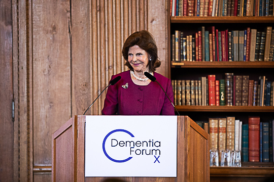 Drottningen håller tal vid Dementia Forum X. 