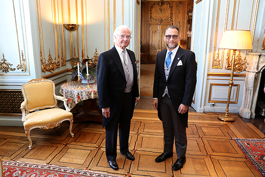 Kungen tillsammans med Guatemalas ambassadör Francisco Gross Hernandez. 