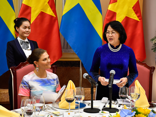 Vicepresident Mrs. Dang Thi Ngoc Thinh var värd för middagen och höll också ett tal. 