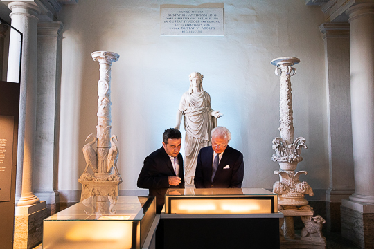 Kungen och tecknare Muhammad Ali i Gustav III:s antikmuseum. 