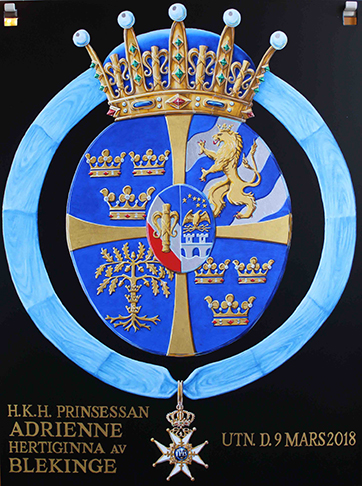 Under ordenskapitlet presenterades bland annat Prinsessan Adriennes nymålade sköld som är behängd med Serafimerordens band och tecken.