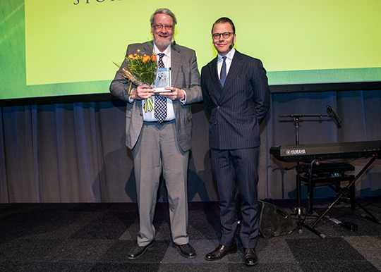 Prins Daniel och Lars-Göran Öst, vinnare av Stora psykologpriset. 