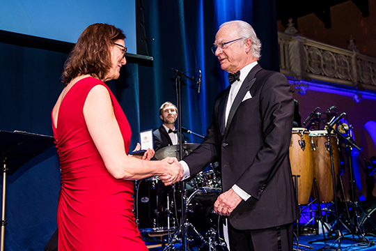 Kungen delar ut Svenska internationella handelskammarens förtjänstmedalj till Cecilia Malmström, EU-kommissionär. 