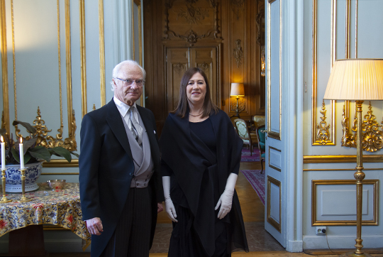 Kungen tillsammans med Argentinas ambassadör Nélida Maria Contreras de Ecker. 