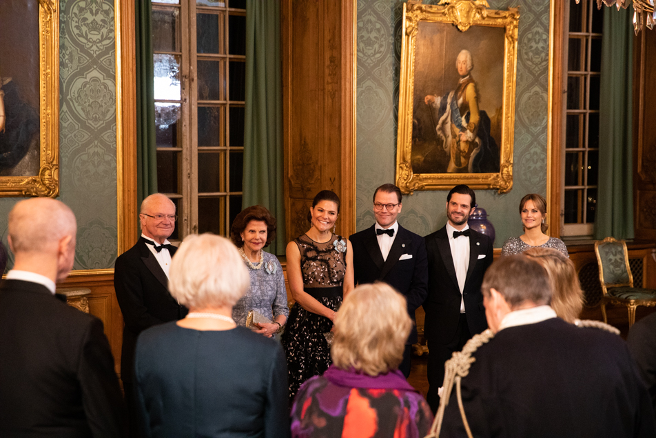 Kungafamiljen hälsade på middagsgästerna i Lovisa Ulrikas matsal.