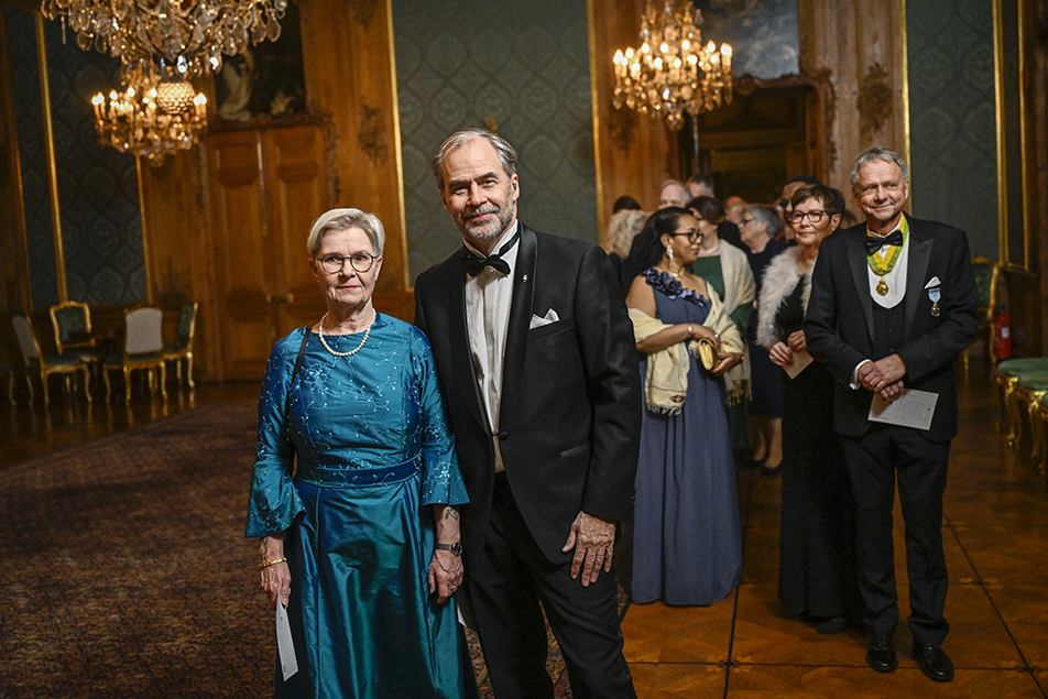Värmlands landshövding Georg Andrén och diakon Maria Andrén anländer till Sverigemiddagen.