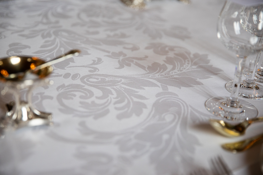 The table linen was from Ireland, and was a gift to King Gustaf VI Adolf in 1959. 