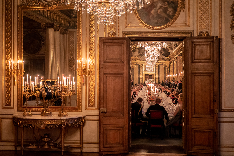 The official dinner in Karl XI's Gallery at the Royal Palace. 
