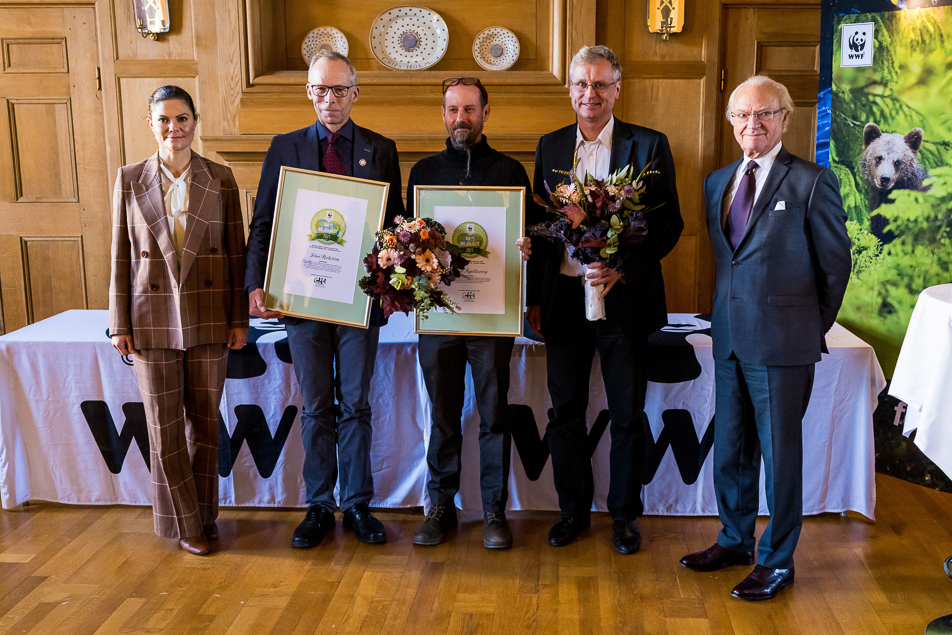 Kungen och Kronprinsessan tillsammans med ”Årets miljöhjälte”Johan Rockström, Martin Green, och Åke Lindström. 