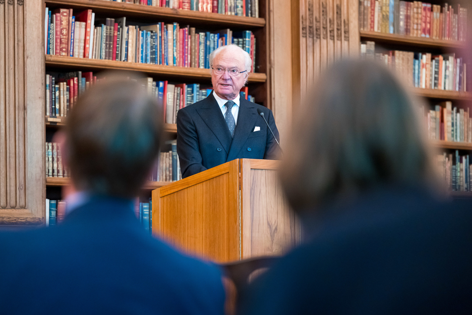 Kungen talade vid ceremonin som ägde rum i Bernadottebiblioteket på Kungliga slottet.