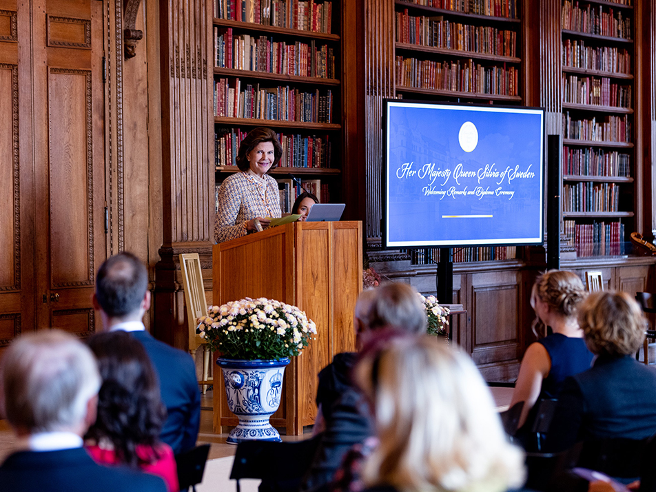 The Queen gave a speech during the scholarship presentation ceremony in the Bernadotte Library. 
