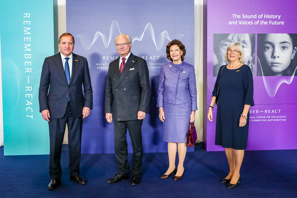 Kungaparet tillsammans med statsminister Stefan Löfven och Ulla Löfven. 