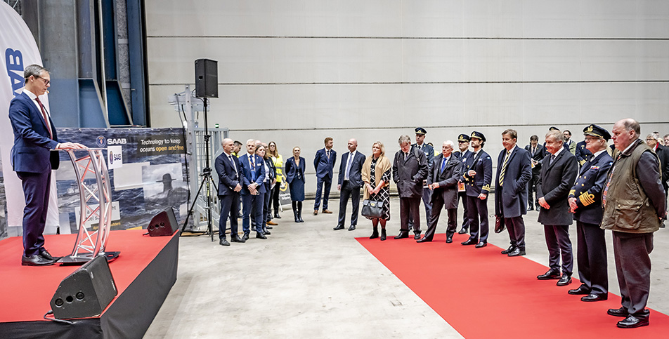 Mats Wicksell, chef för Saabs affärsområde Kockums, hälsar välkommen till Saabs varv i Karlskrona.