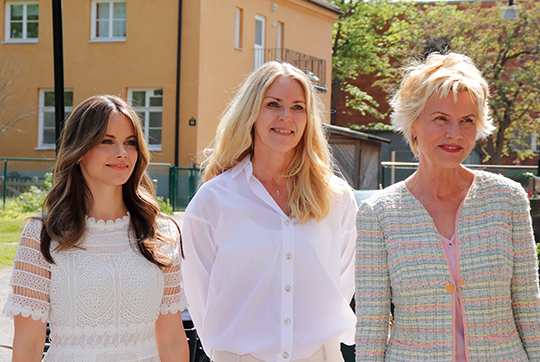 Jennie Sjöberg och Cecilia Bergh på Mando gav Prinsessan Sofia en rundvandring på den nya kliniken. 