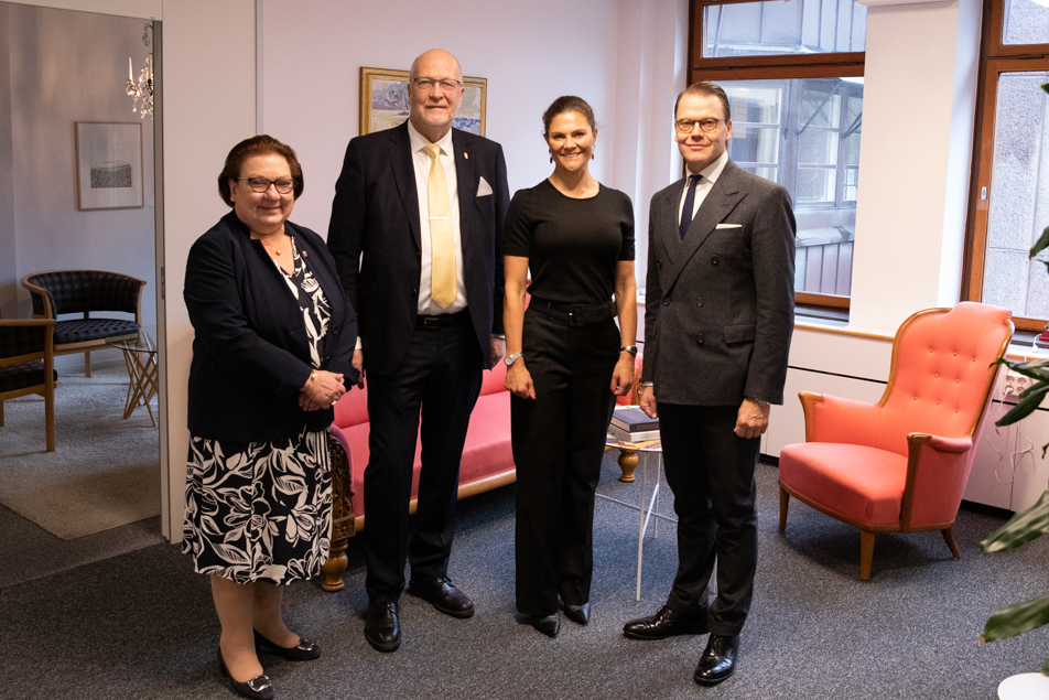 Kronprinsessparet tillsammans med landshövding Sven-Erik Österberg och länsöverdirektör Åsa Ryding.
