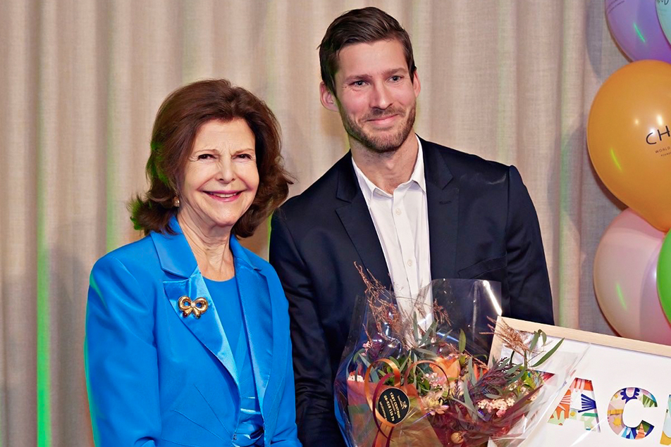 Drottningen och vinnaren Andreas Carlson.