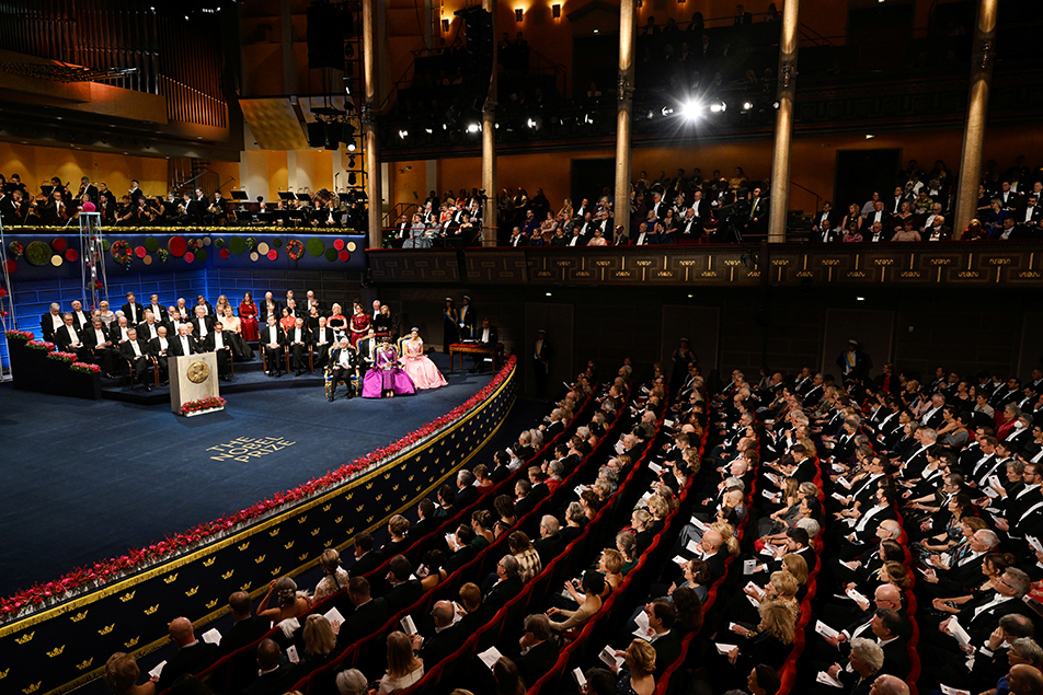 Церемония вручения Нобелевской премии 2022 года в концертном зале Стокгольма.