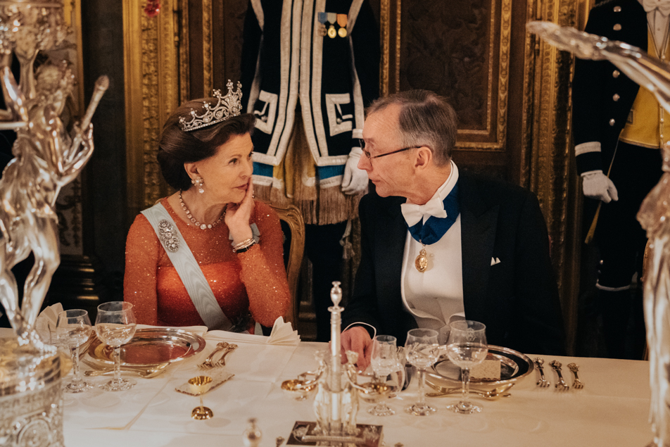 Drottningen och Svante Pääbo, 2022 års pristagare i fysiologi eller medicin. 