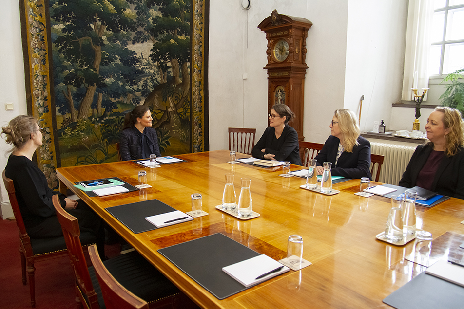 The Crown Princess with representatives from the Ministry for Foreign Affairs during the meeting at the Royal Palace. 