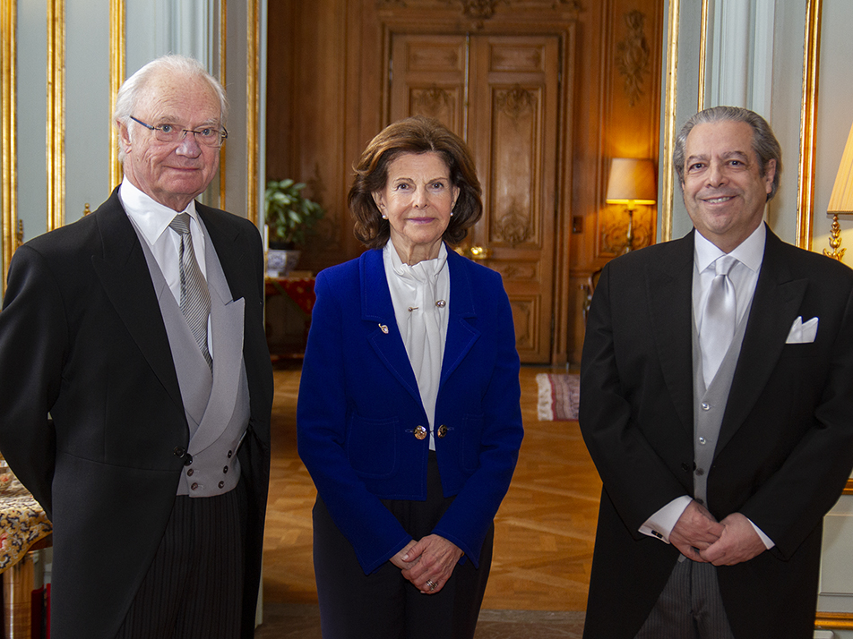 The King and Queen with Brazil's ambassador Tabajara de Oliveira. 