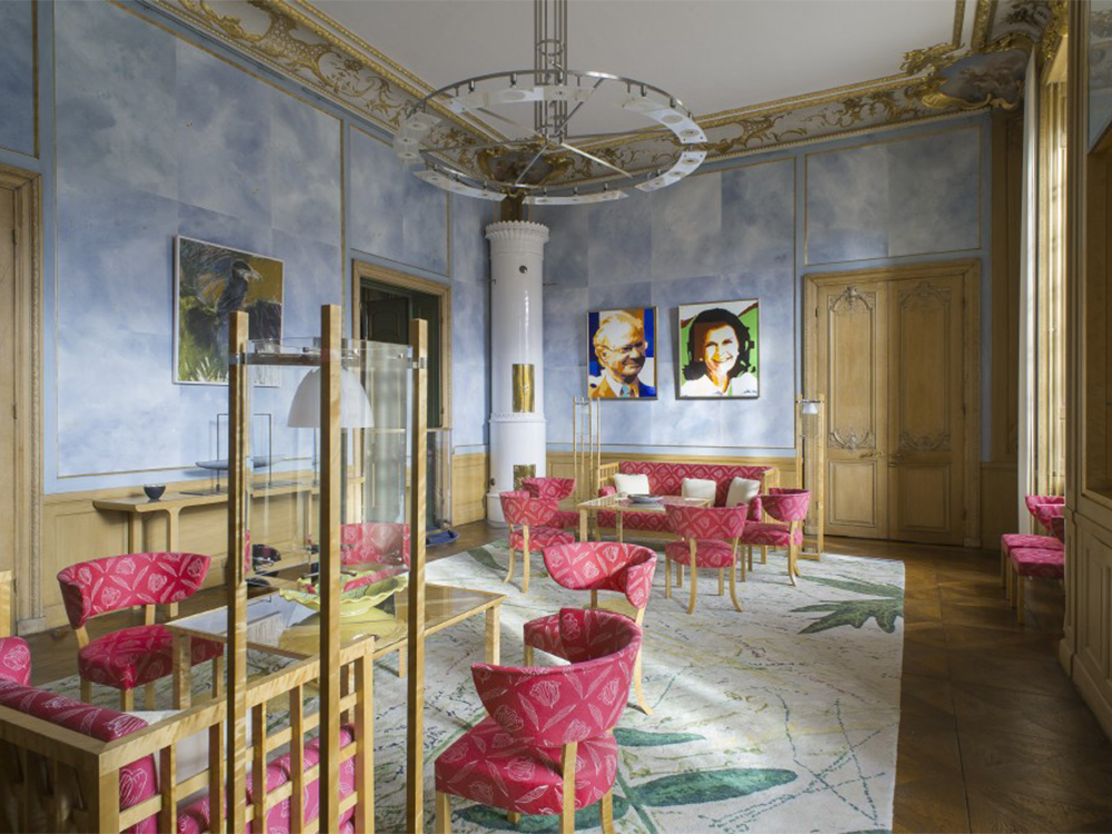 Carl XVI Gustafs jubileumsrum från 1990-talet används i den kungliga representationen. Rummet är också tillgängligt för de många turister som årligen besöker Kungl. Slottet.