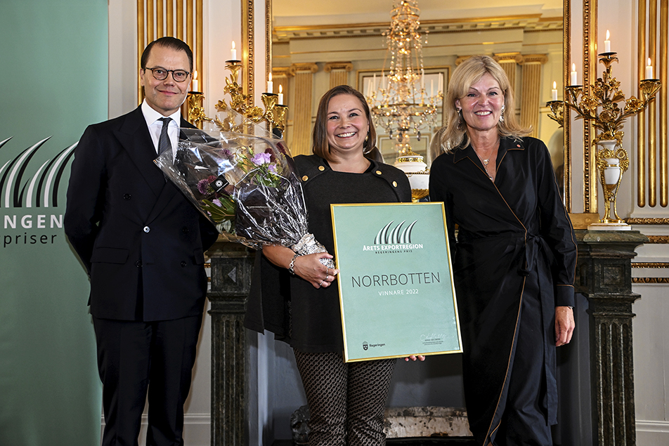 Prins Daniel och utrikeshandelsminister Anna Hallberg tillsammans med  Sabrina Suikki, samordnare för internationella affärer, Norrbottens handelskammare, som tog emot pris för Årets exportregion. 