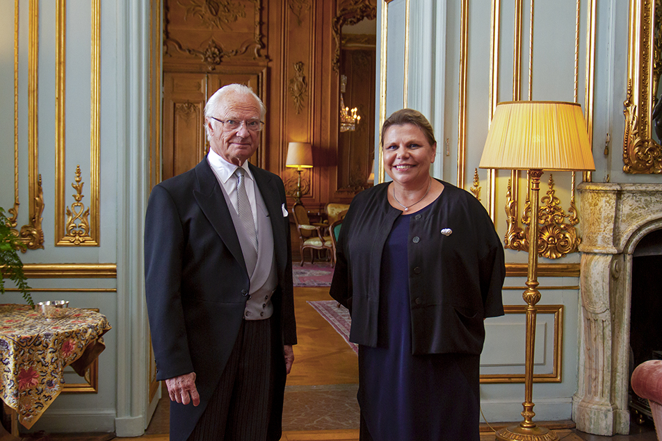 Kungen tillsammans med Danmarks ambassadör Vibeke Lauritzen.