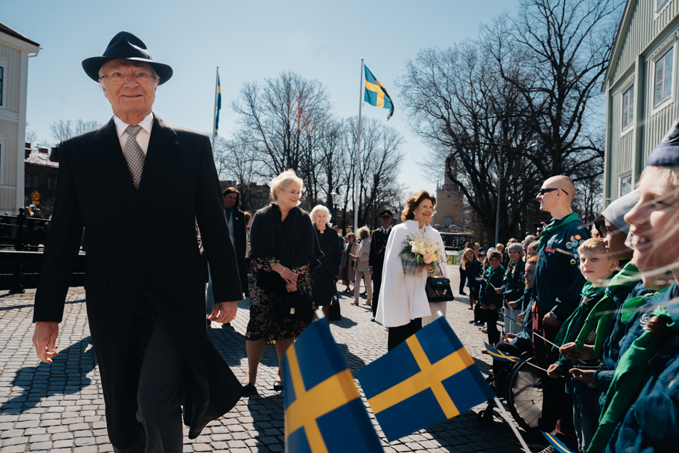 H.M. Konungen promenerar genom Karlskrona under sitt länsbesök i Blekinge. 