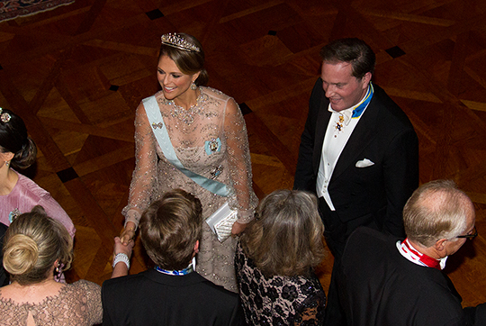 Prinsessan Madeleine och Christopher O'Neill hälsar välkomna. 