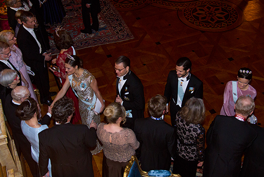 Kronprinsessparet och Prinsparet välkomnar gästerna. 