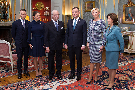 Prins Daniel, Kronprinsessan, Kungen, president Andrzej Duda, Agata Kornhauser-Duda och Drottningen i Prinsessan Sibyllas våning. 