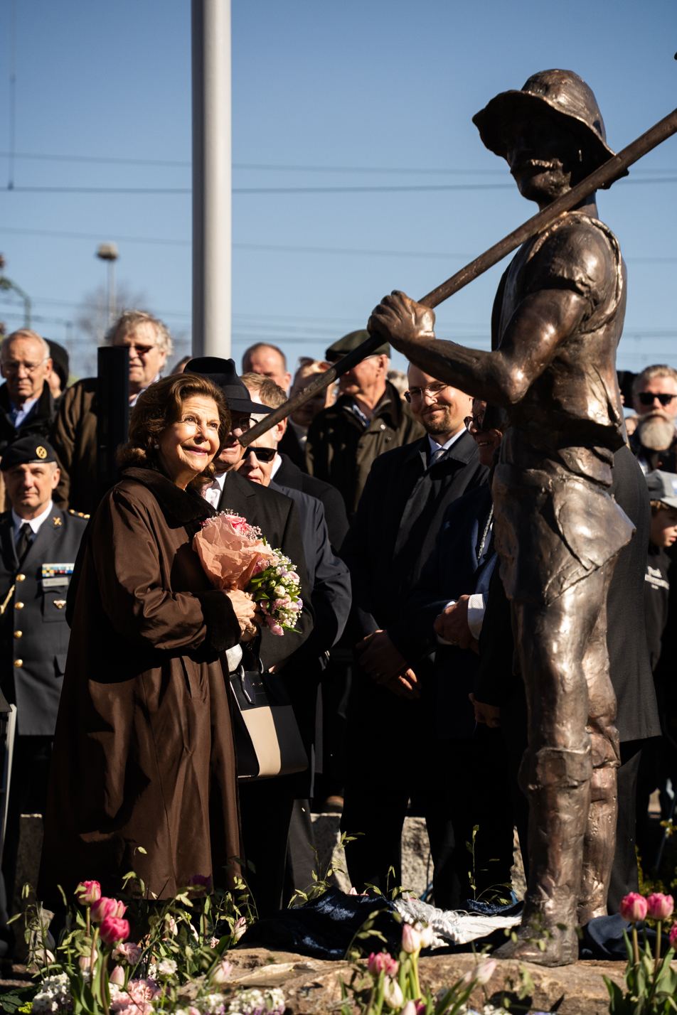 Den 175 centimeter höga bronsstaty, skapad av skulptören Bo Åke Adamsson, invigdes vid jubileet.