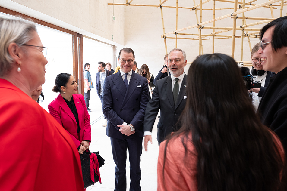 Kulturministern, Prins Daniel och ambassadör Jan Björklund vid biennalen i Venedig.