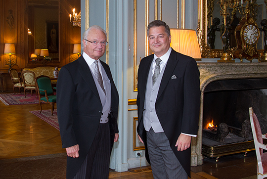 Kungen tillsammans med Kanadas ambassadör Kenneth Macartney vid dagens avskedsaudiens. 