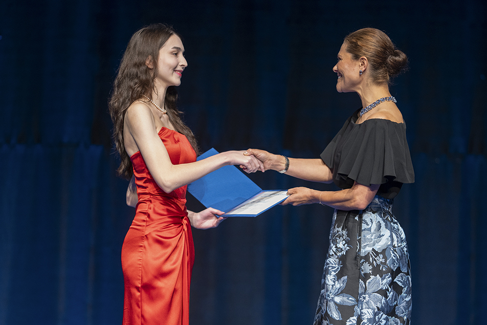 Ayse Pelin från Turkiet fick ta emot utmärkelsen Diploma of Excellence av Kronprinsessan.