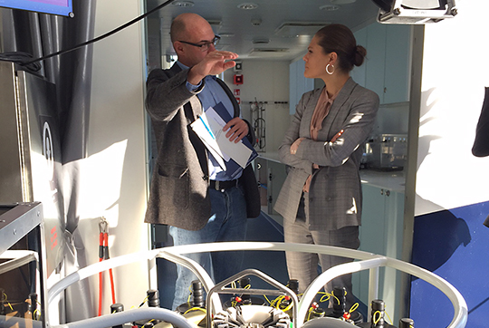 I samband med seminariet visade Christoph Humborg, vetenskaplig ledare för Östersjöcentrum Stockholms universitet, Kronprinsessan Stockholms universitets nya forskningsfartyg R/V Electra af Askö.