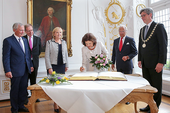 Kungaparet togs emot i Aachens rådhus av ordförande i ALRV Carl Meulenbergh, ambassadör Lars Danielsson och borgmästare Marcel Philip.