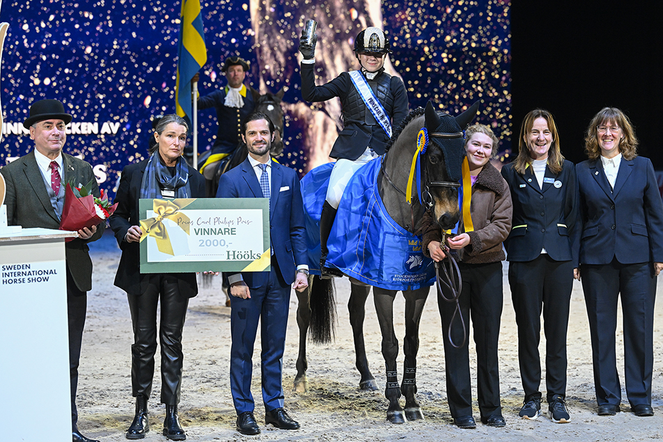 Prisutdelning till årets vinnare av Prins Carl Philips pris – Selma Gustafsson Thelin och ponnyn Barravalley Shadow