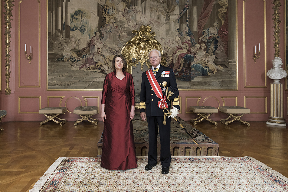 Kungen tillsammans med Österrikes ambassadör Doris Danler. 