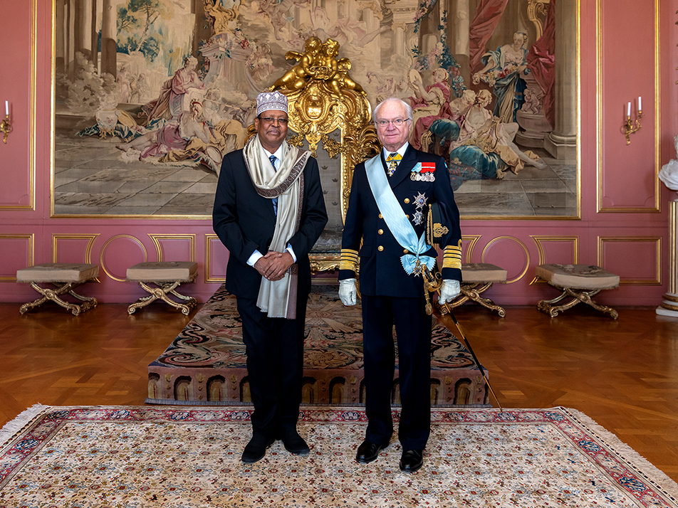 Somalias ambassadör Mohamed Hassan Abdi och Kungen vid dagens audiens på Kungl. Slottet. 