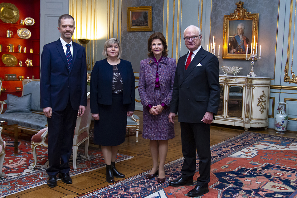 Aliaksei Kolchyn and Alena Laptisionak represented laureate Ales Bialiatski from Belarus during the audience at the Royal Palace. 