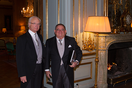 Kungen tillsammans med Kubas ambassadör Francisco Roberto Florentino Graupera.